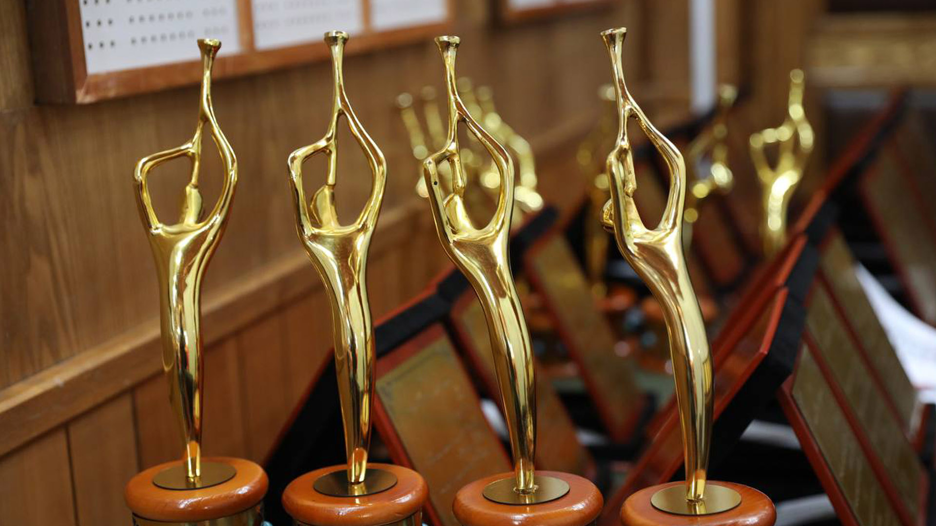 اهدای جوایز برگزیدگان بخش برنامه‌های مستمر سومین پژواک